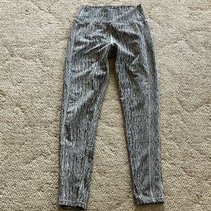 Buffbunny Black and White Patterned M Leggings